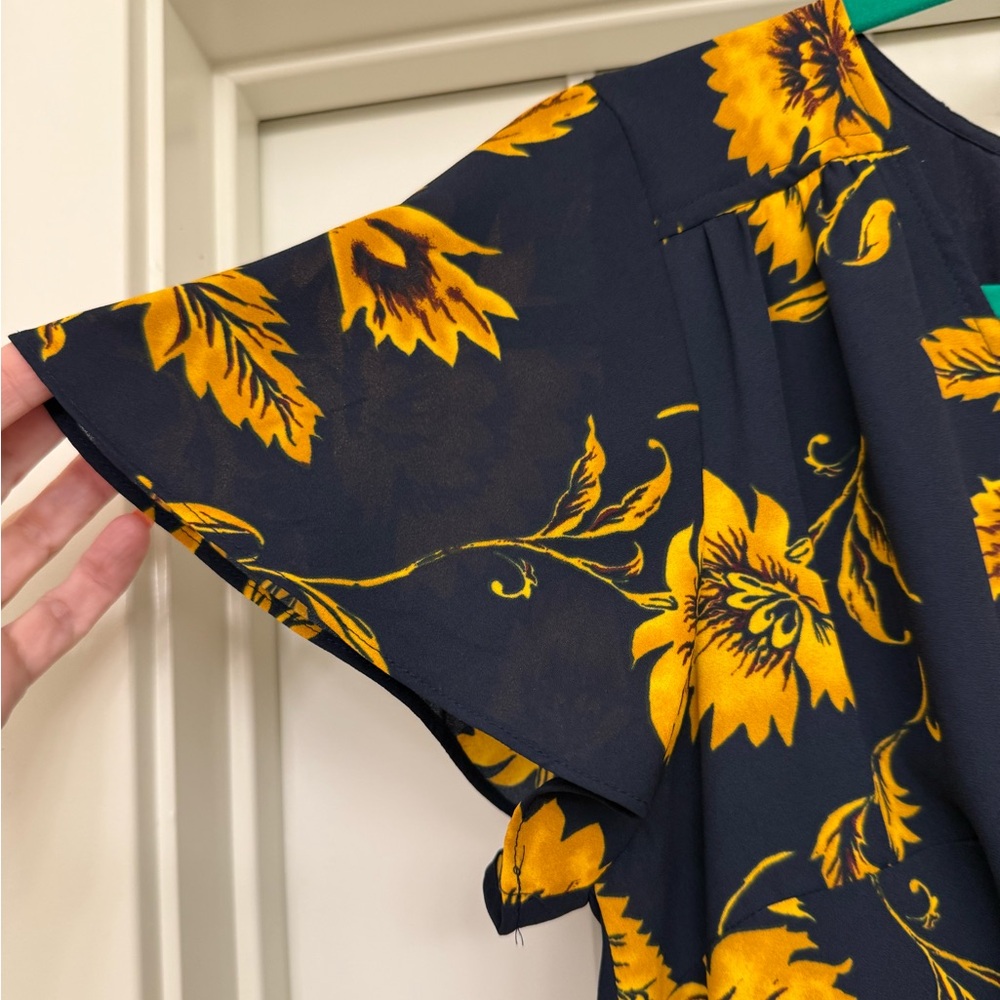 NWOT navy floral pleated dress - Picture 4 of 11